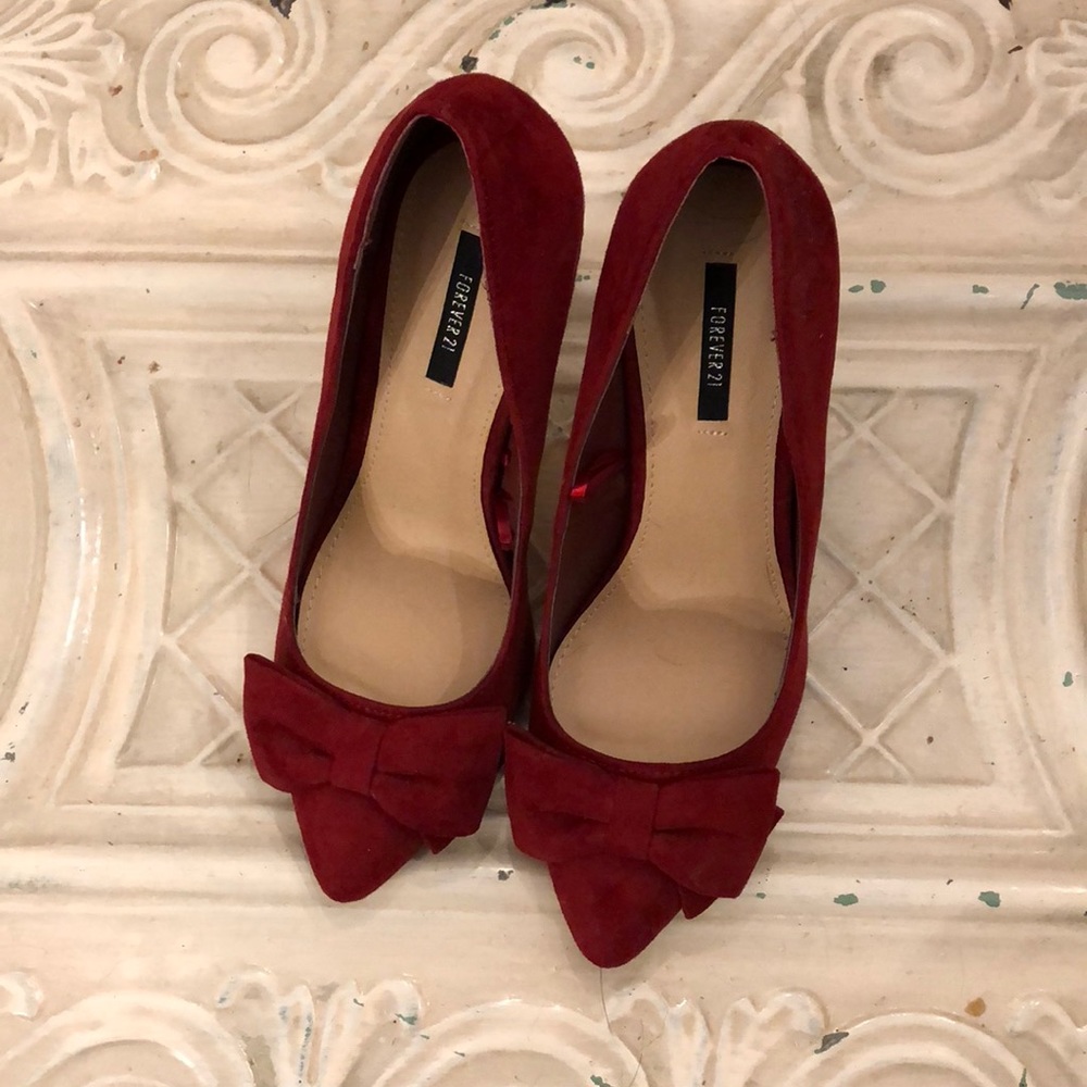 Brand new, never worn Forever 21 bow heels